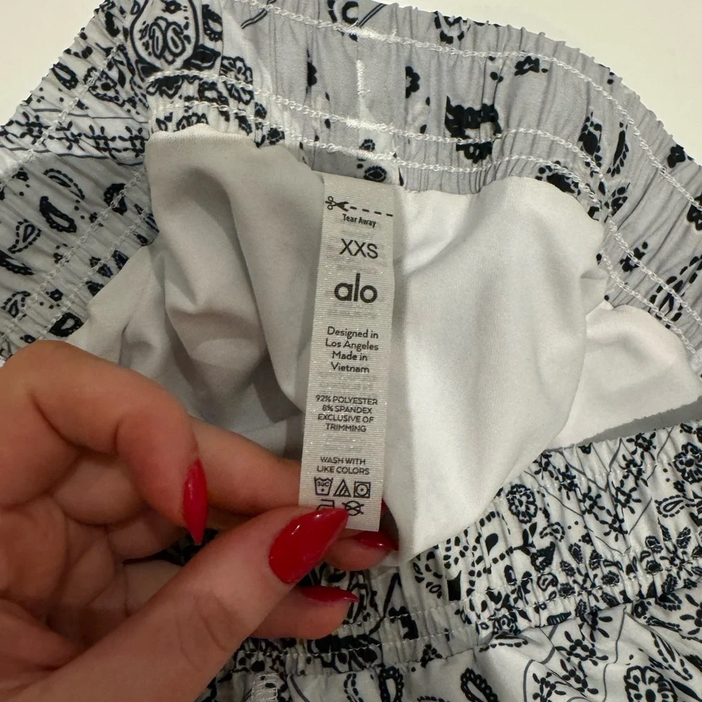 ALO Yoga White and Black Paisley Bandana Bra & Shorts Set